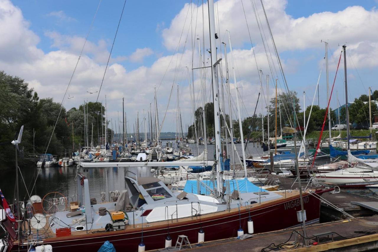 Hausboot Lina In Flensburg Hotell Exteriör bild